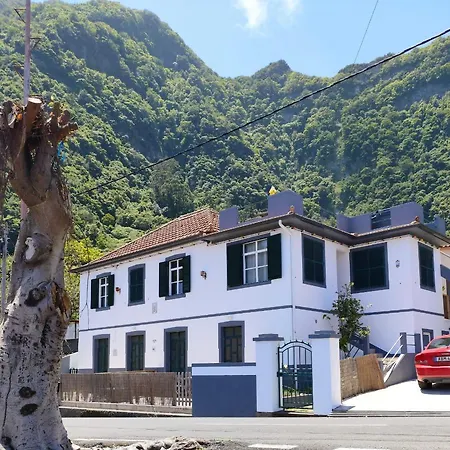 Arco De Sao Jorge Guesthouse *